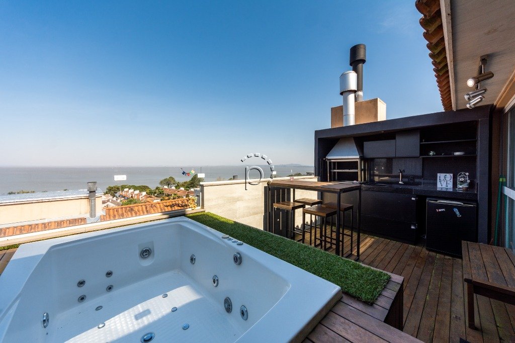 Venda de Casa em Condomínio em bairro Pedra Redonda com 230m² Área Const. e 235m² Á