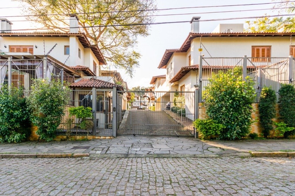 Venda de Casa em Condomínio em bairro Jardim Isabel com 335m² Área Const. e 400m² Á