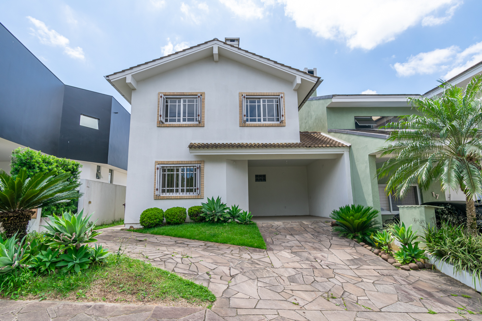 Venda de Casa em Condomínio em bairro Hípica com 159.59m² Área Const. e 300m² Área