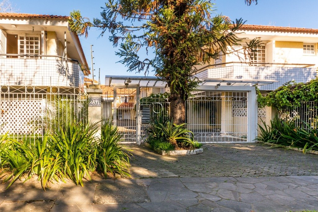 Venda de Casa em Condomínio em bairro Jardim Isabel com 191m² Área Const. e 192m² Á