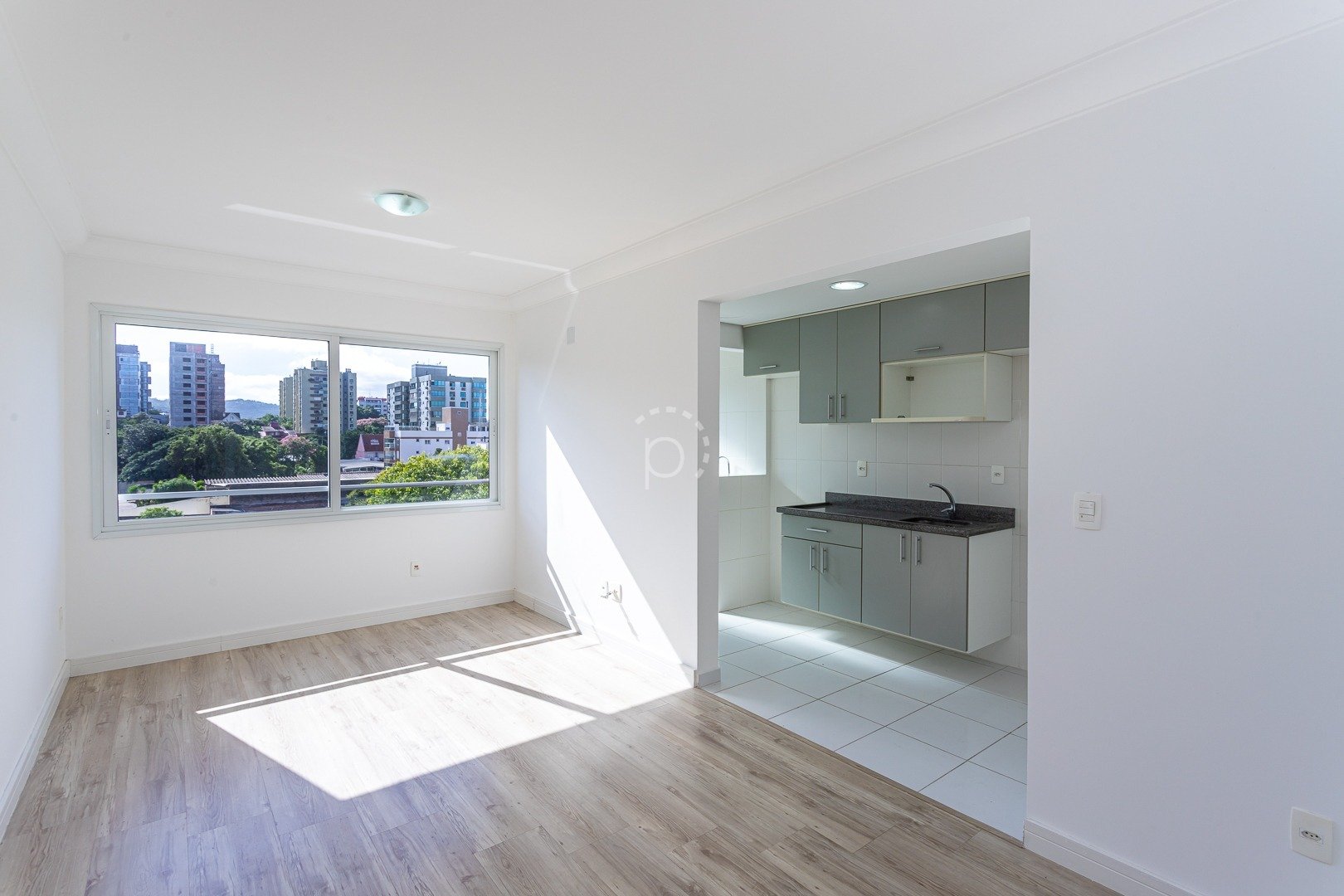 Apartamento de 2 dormitórios à venda no bairro Tristeza