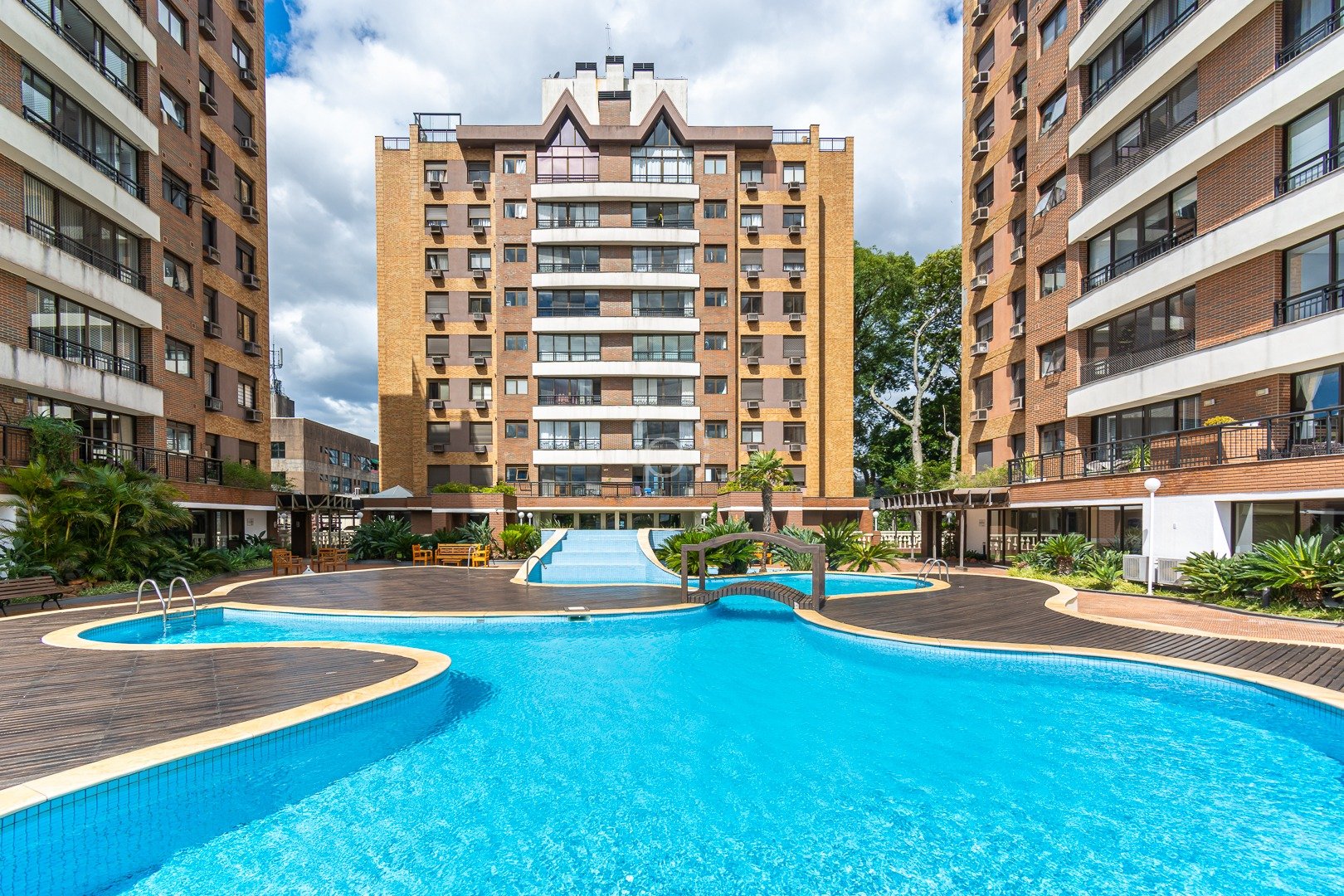 Venda de Apartamento em bairro Tristeza com 95m² Área Const. e 173m² Área Terreno
