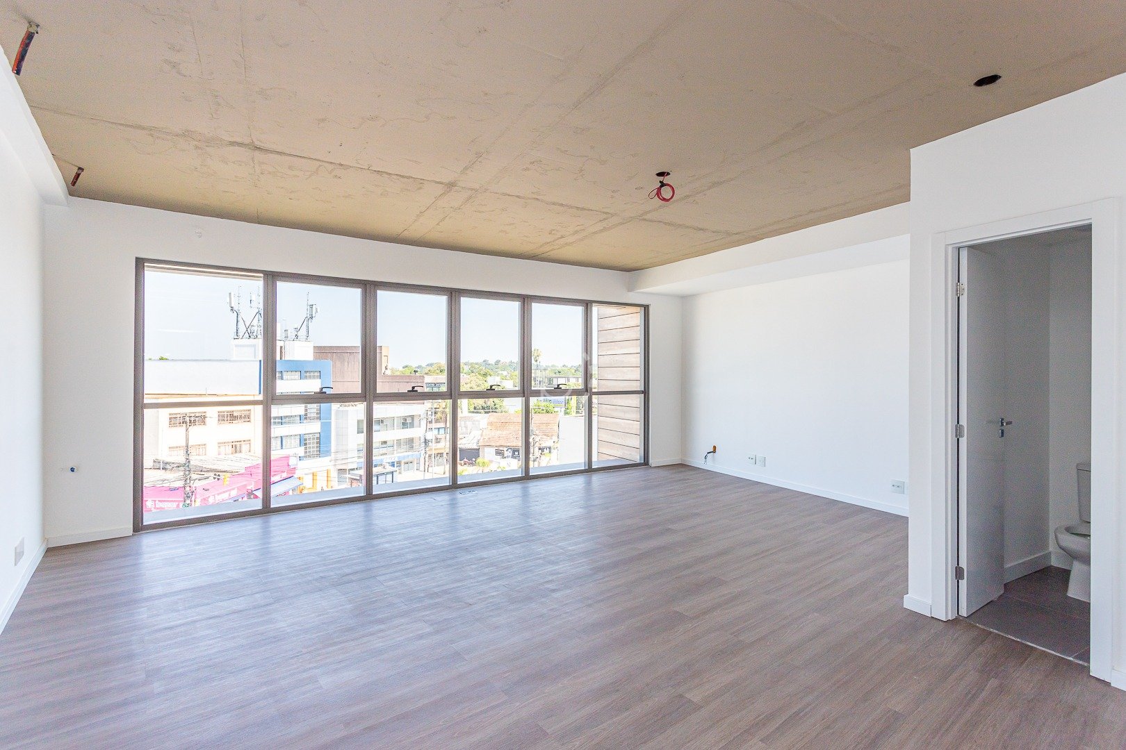 Venda de Sala em bairro Tristeza com 40m² Área Const.