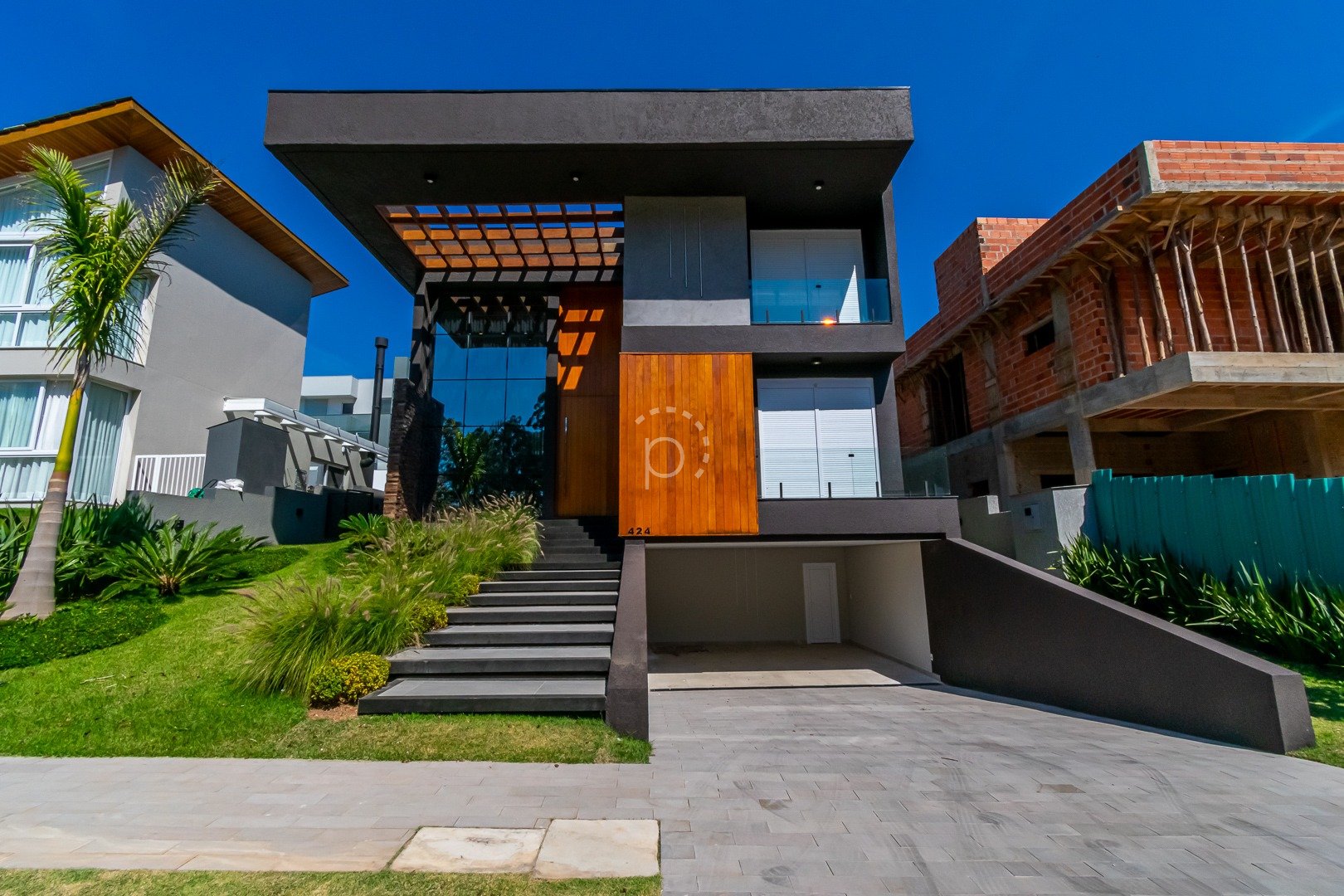 Venda de Casa em Condomínio em bairro Alphaville com 289m² Área Const.