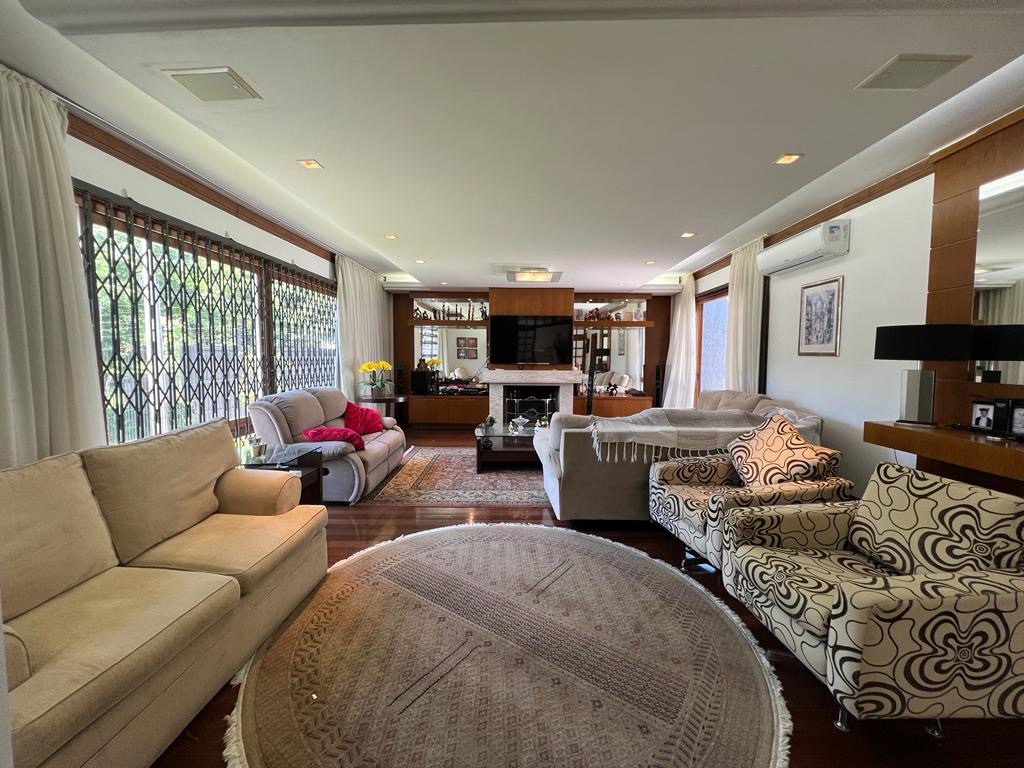 Venda de Casa em bairro Vila Assunção com 221m² Área Const.