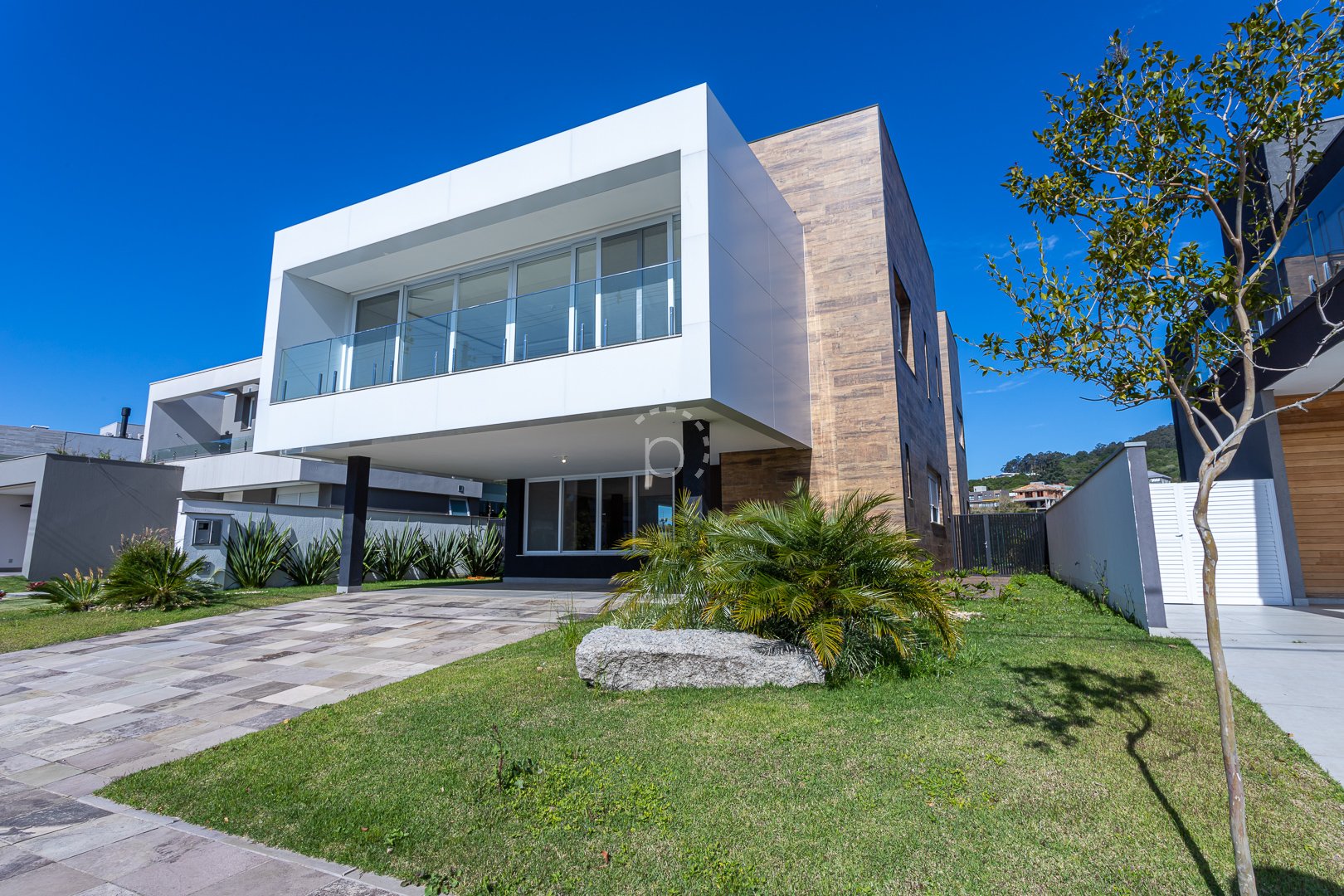 Venda de Casa em Condomínio em bairro Alphaville com 440m² Área Const.