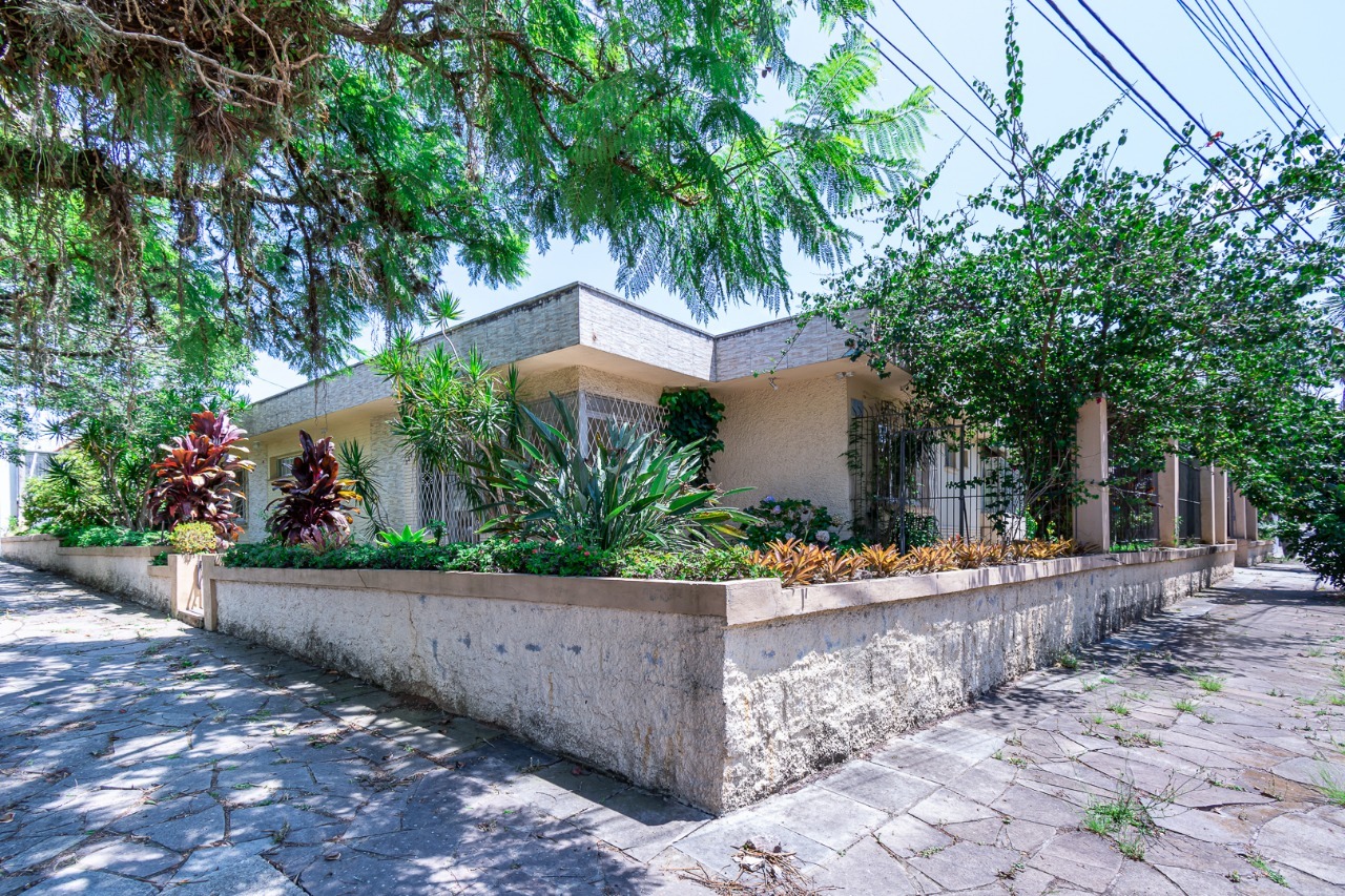 Venda de Casa em bairro Vila Assunção com 400m² Área Const.