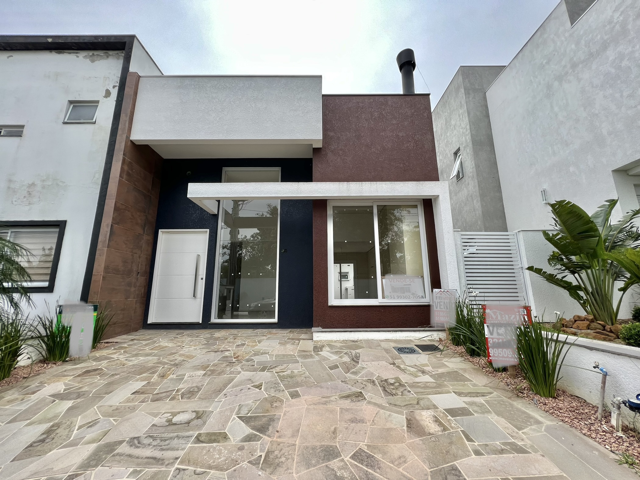 Venda de Casa em Condomínio em Guaiba-RS, bairro Aberta dos Morros com 100m² Área Const. e 154m² Áre