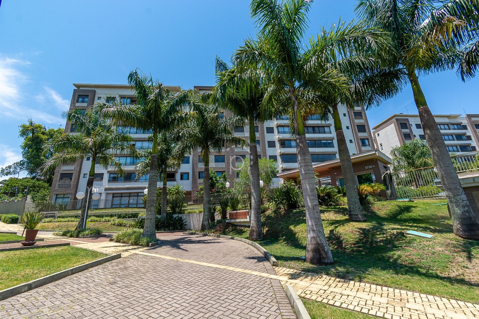 Venda de Apartamento em bairro Cavalhada com 89.31m² Área Const.