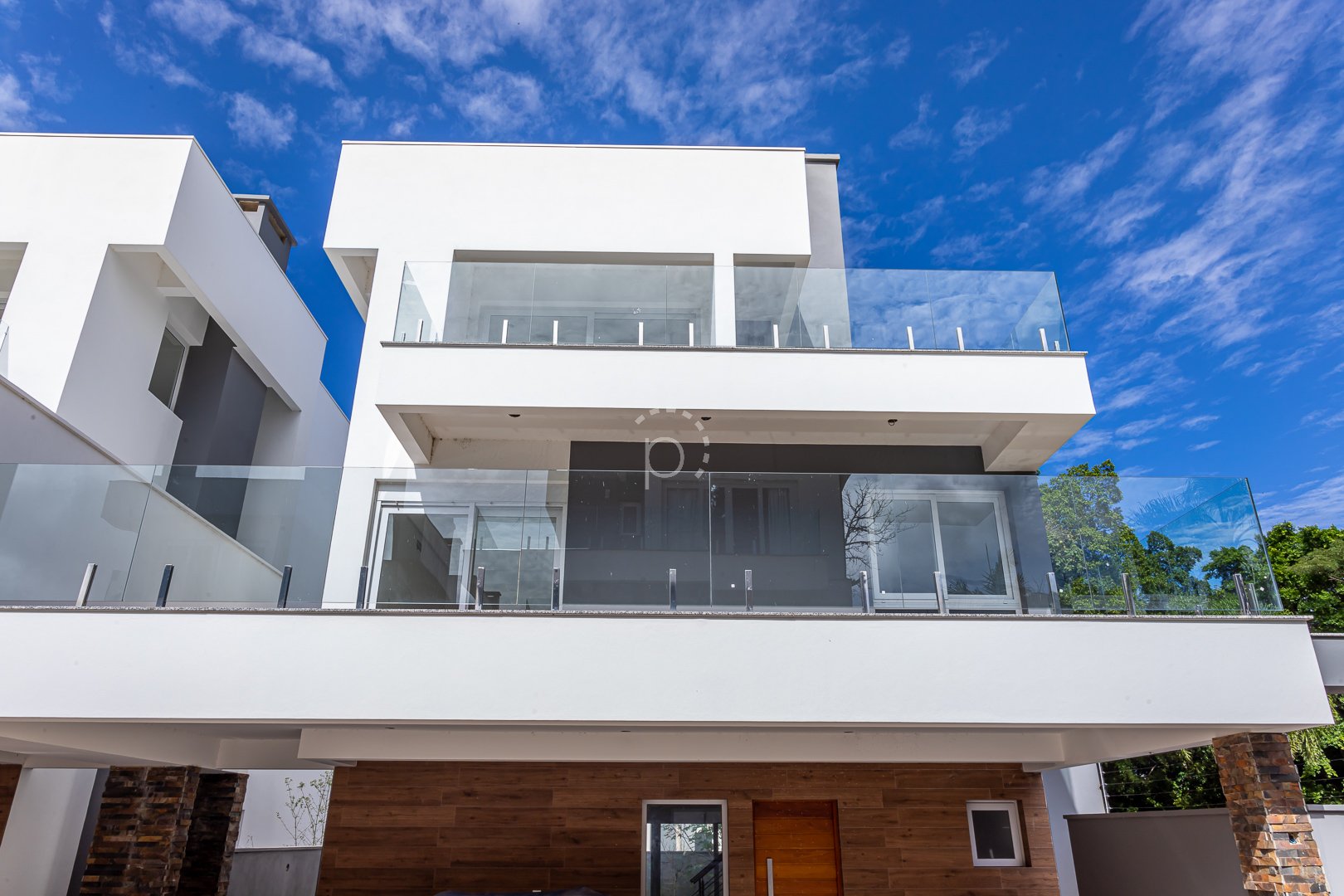 Venda de Casa em Condomínio em bairro Pedra Redonda com 300.12m² Área Const.