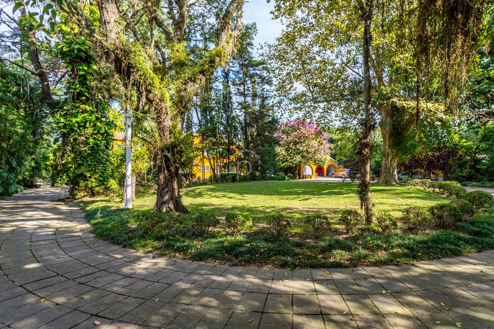 Venda de Terreno em bairro Pedra Redonda com 5477m² Área Const. e 5477m² Área Terre