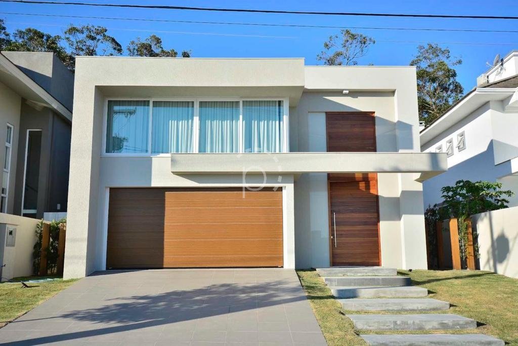 Venda de Casa em Condomínio em bairro Alphaville com 345m² Área Const. e 551.25m² Á