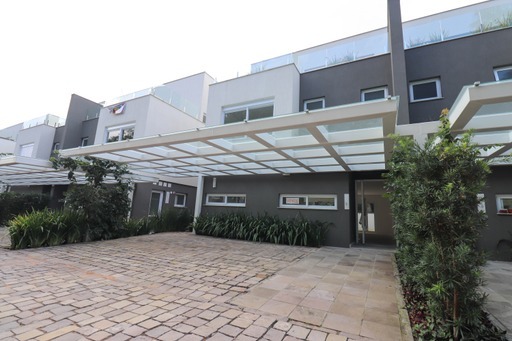 Venda de Casa em Condomínio em bairro Pedra Redonda com 431m² Área Const. e 465m² Á