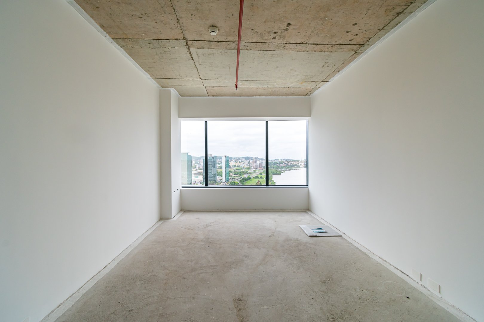 Venda de Sala em bairro Praia de Belas com 34.77m² Área Const.