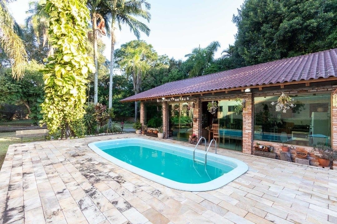 Venda de Casa em bairro Tristeza com 292m² Área Const. e 1280m² Área Terreno