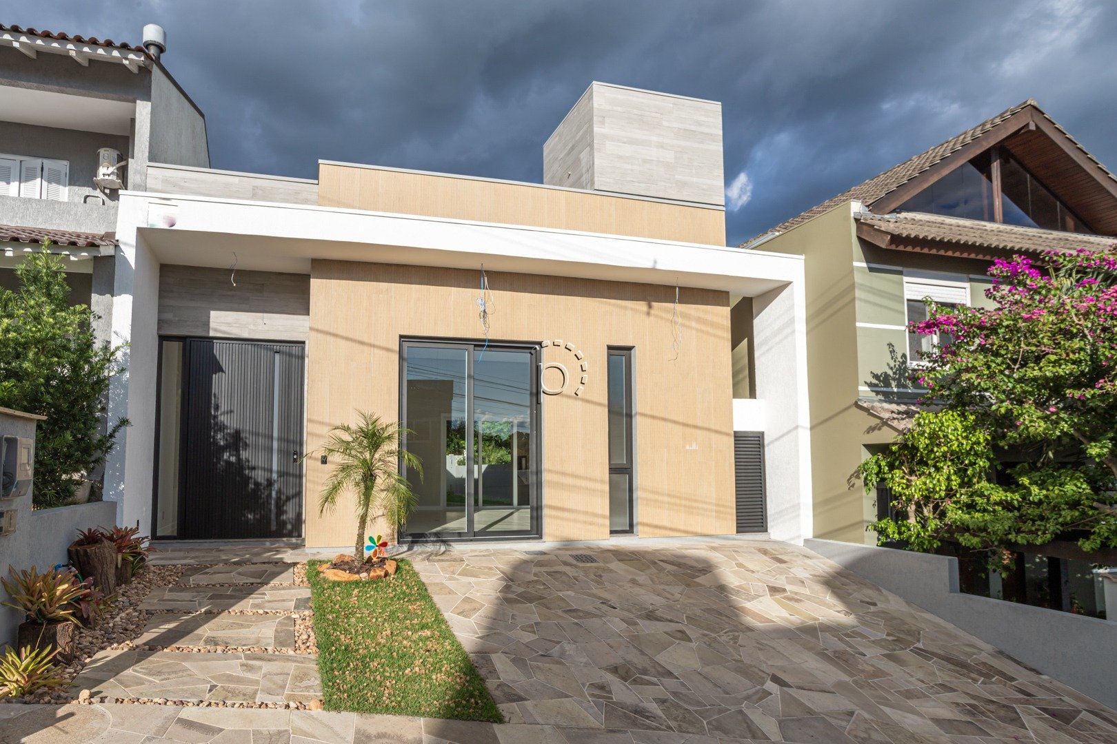 Linda Casa Térrea em condomínio com 3 dormitórios à venda Altos do Lagos.