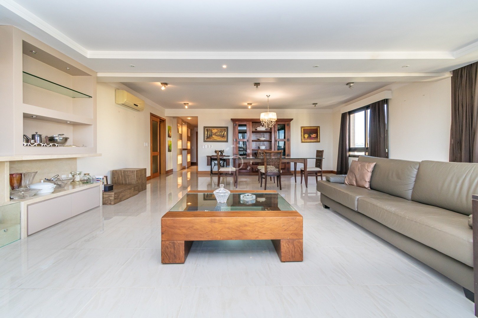 Venda de Apartamento em bairro Tristeza com 232m² Área Const. e 312m² Área Terreno