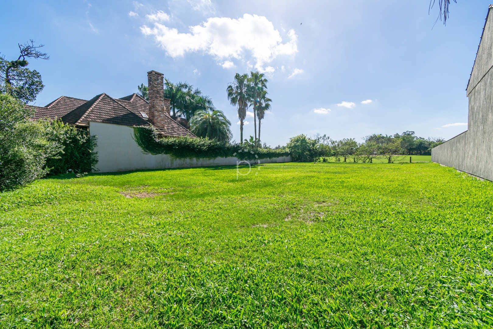 Venda de Terreno em Condomínio em bairro Terra Ville com 1062m² Área Const. e 1200m