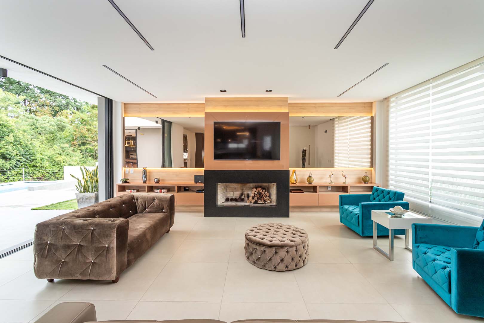 Venda de Casa em Condomínio em bairro Alphaville com 321.02m² Área Const.