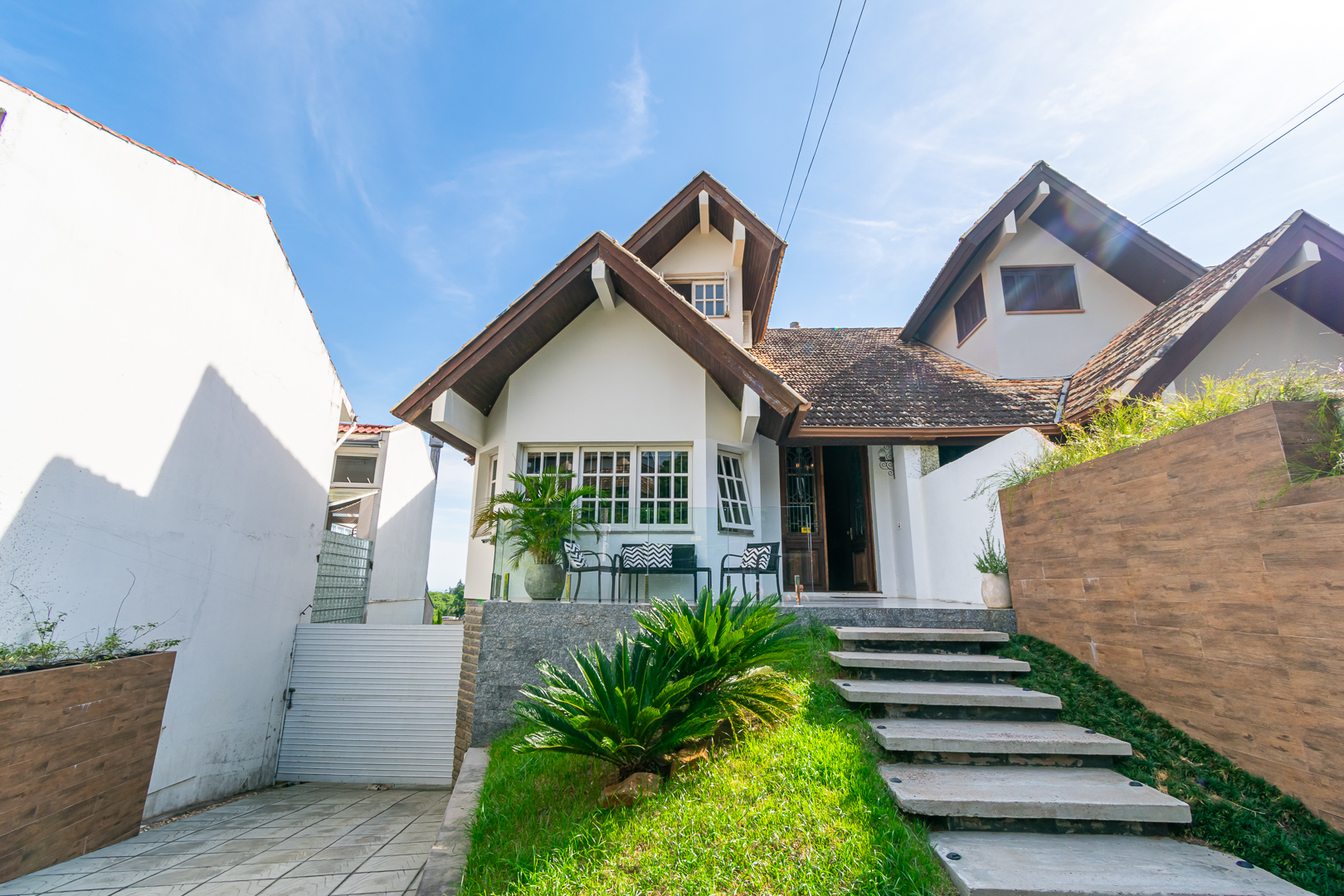 Venda de Casa em bairro Jardim Isabel com 329m² Área Const.