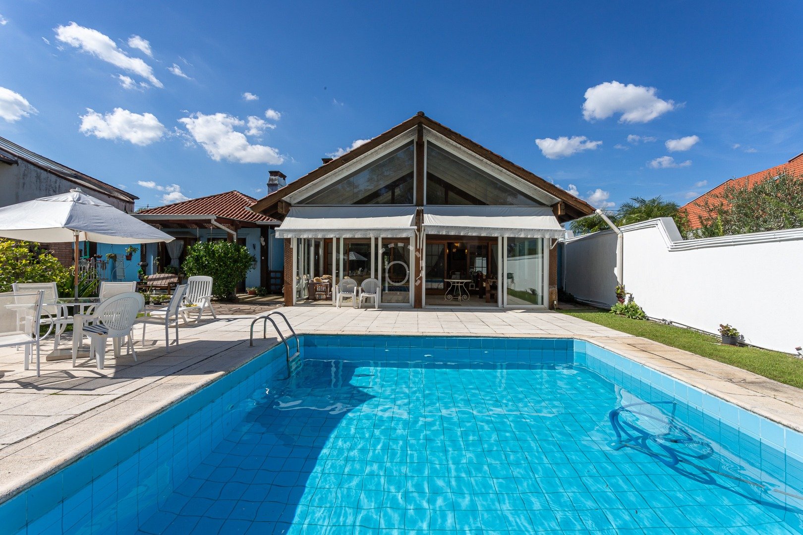 Venda de Casa em Condomínio em bairro Terra Ville com 290m² Área Const.