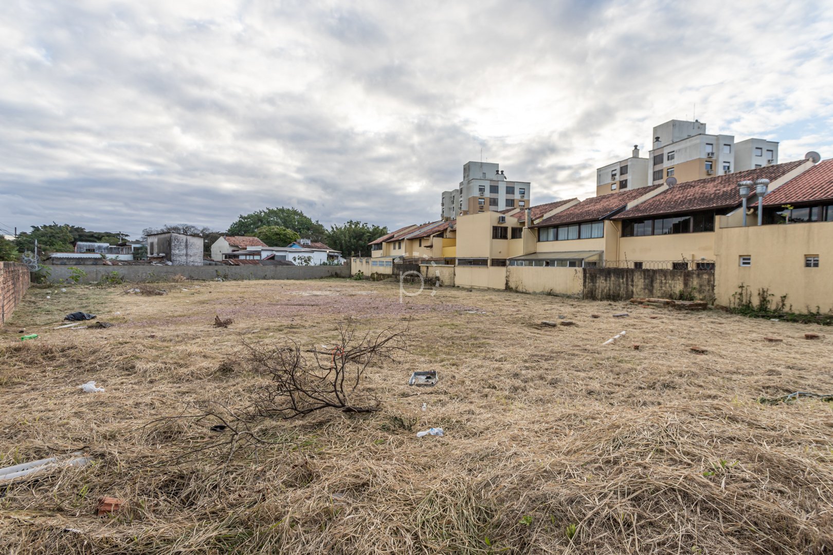 Locação de Terreno em PORTO ALEGRE-RS, bairro CAVALHADA com 2268m² Área Const.