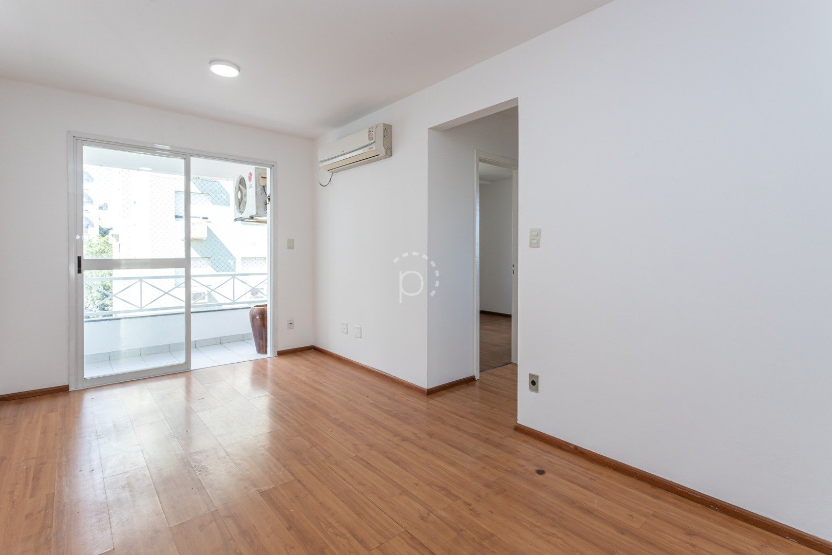 Venda de Apartamento em bairro Nonoai com 55.01m² Área Const. e 97.2m² Área Terreno