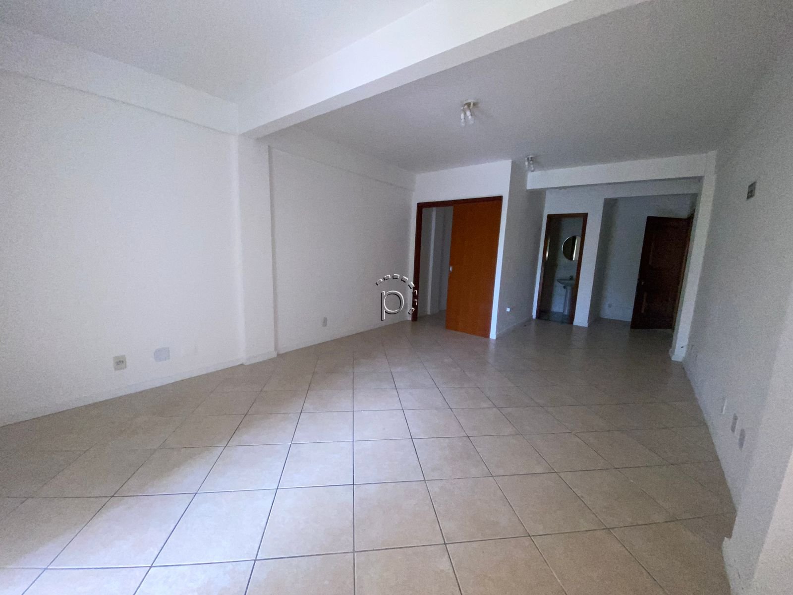 Sala no bairro CAVALHADA (Ref: 5082)