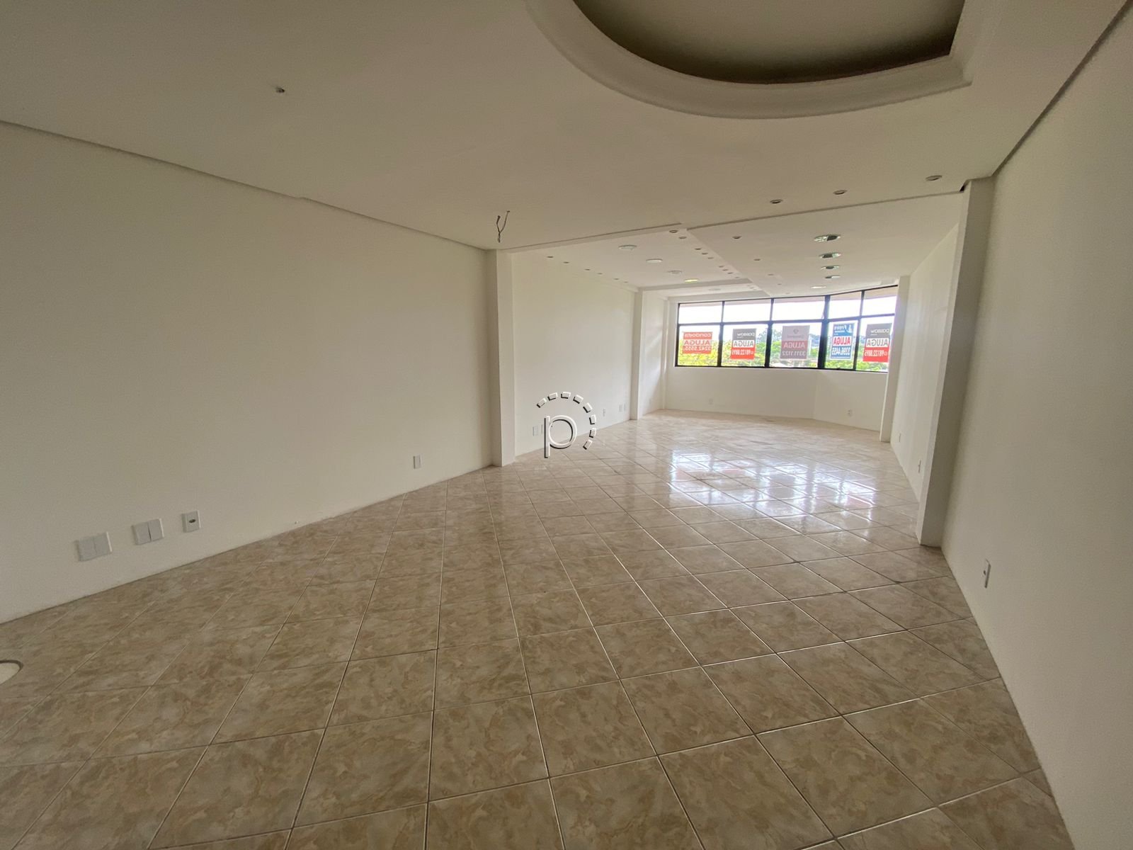 Sala no bairro CAVALHADA (Ref: 5083)
