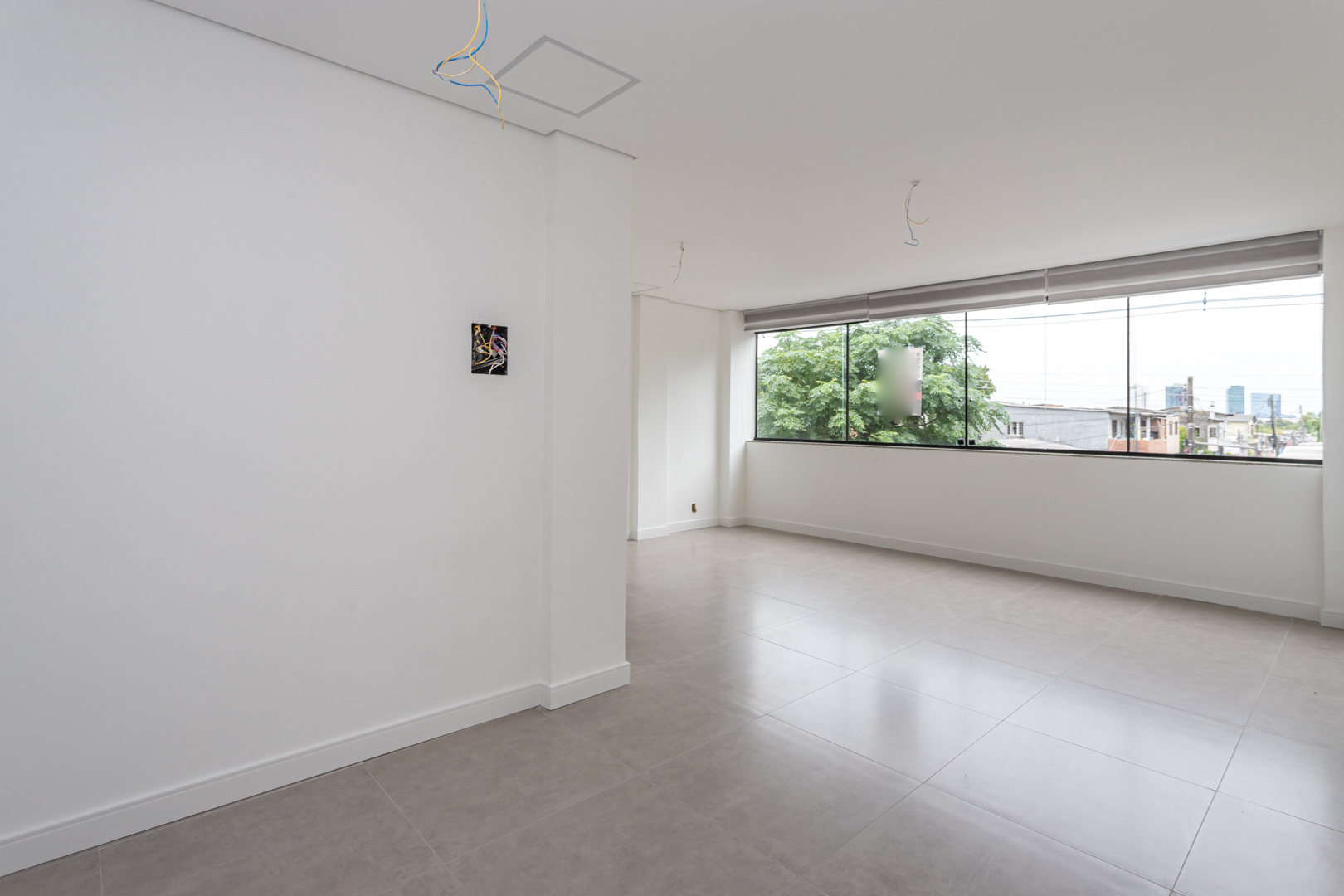 Sala no bairro TRISTEZA (Ref: 5105)