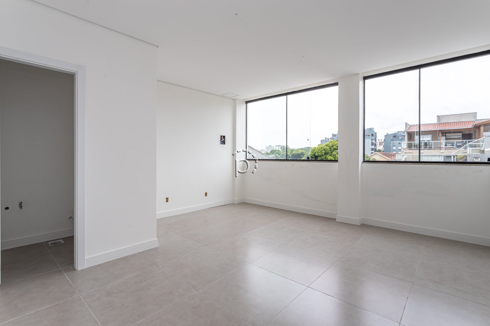 Sala no bairro TRISTEZA (Ref: 5107)