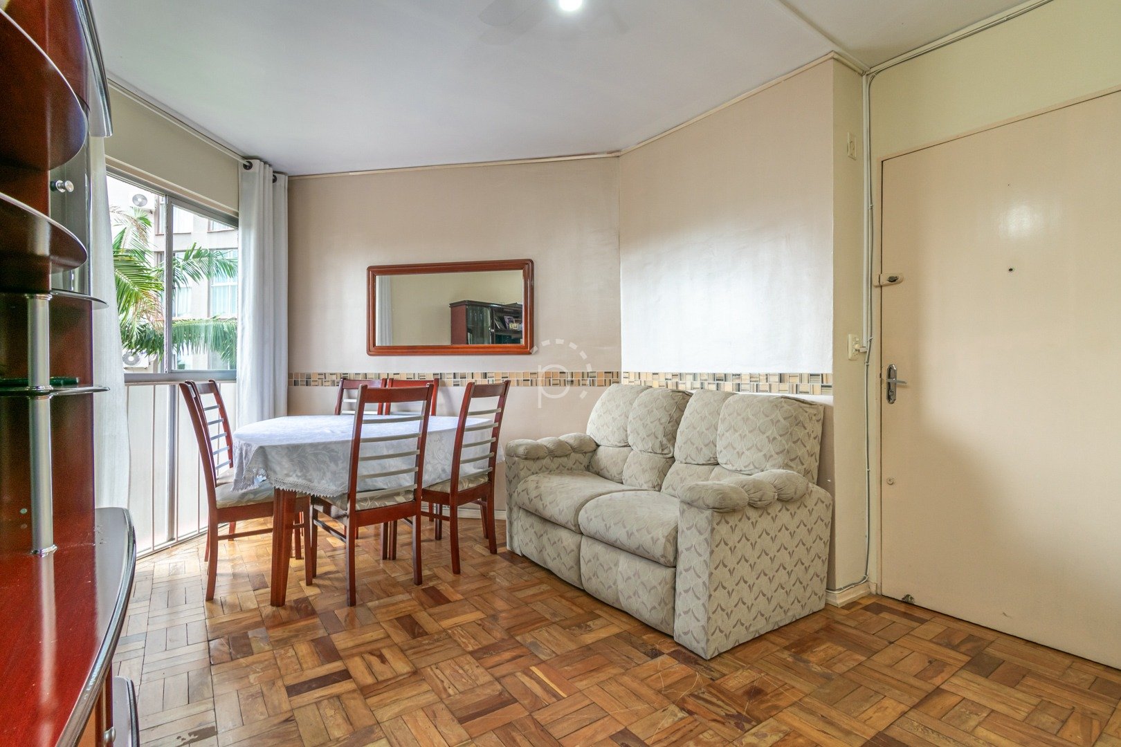 Apartamento de 2 dormitórios à venda no bairro Cristal
