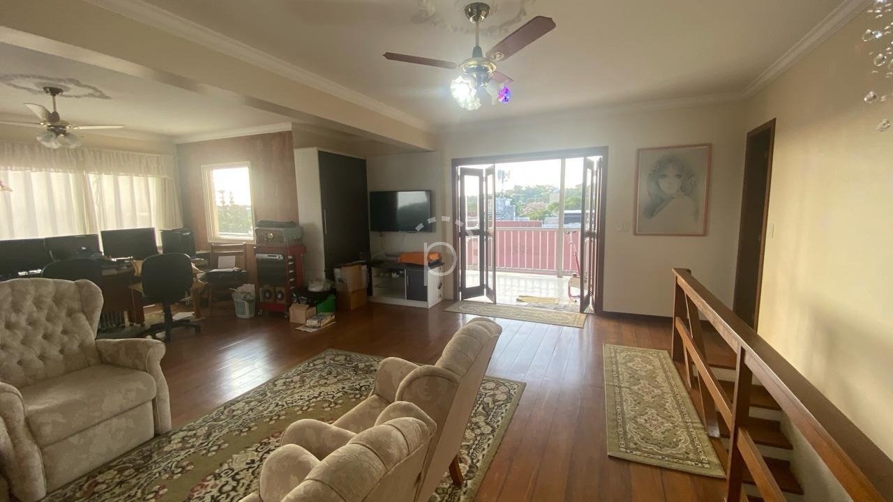 Venda de Apartamento em bairro TRISTEZA com 205m² Área Const. e 182m² Área Terreno
