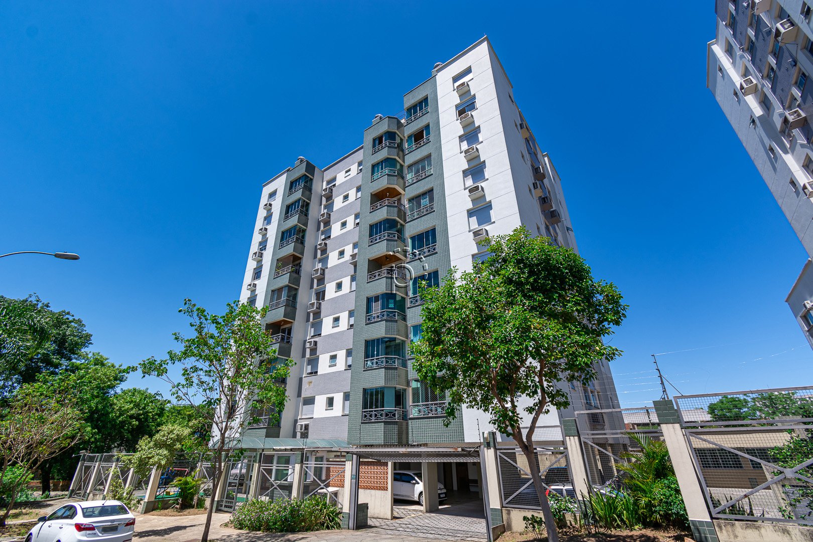 Apartamento no bairro CAVALHADA (Ref: 2951)