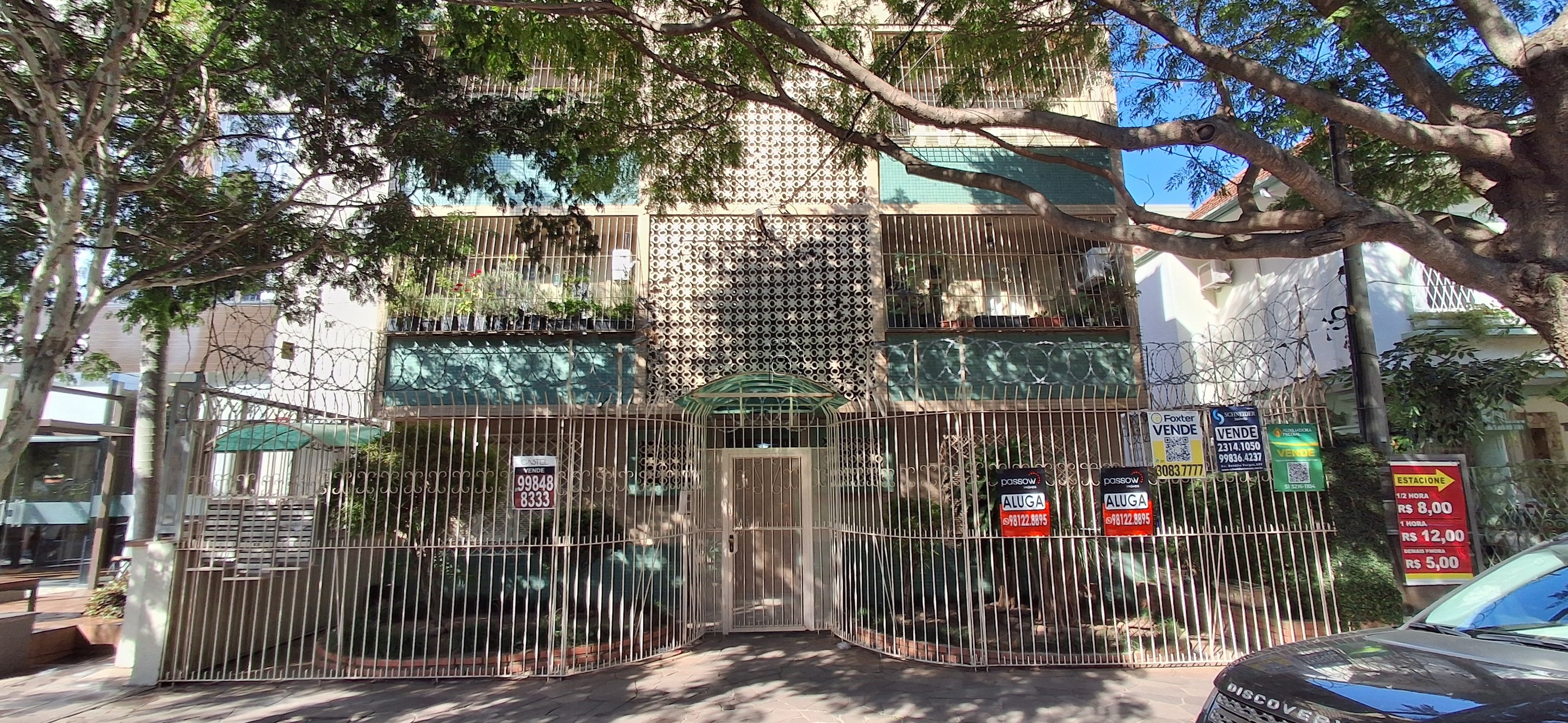 Apartamento no bairro MENINO DEUS (Ref: 5226)