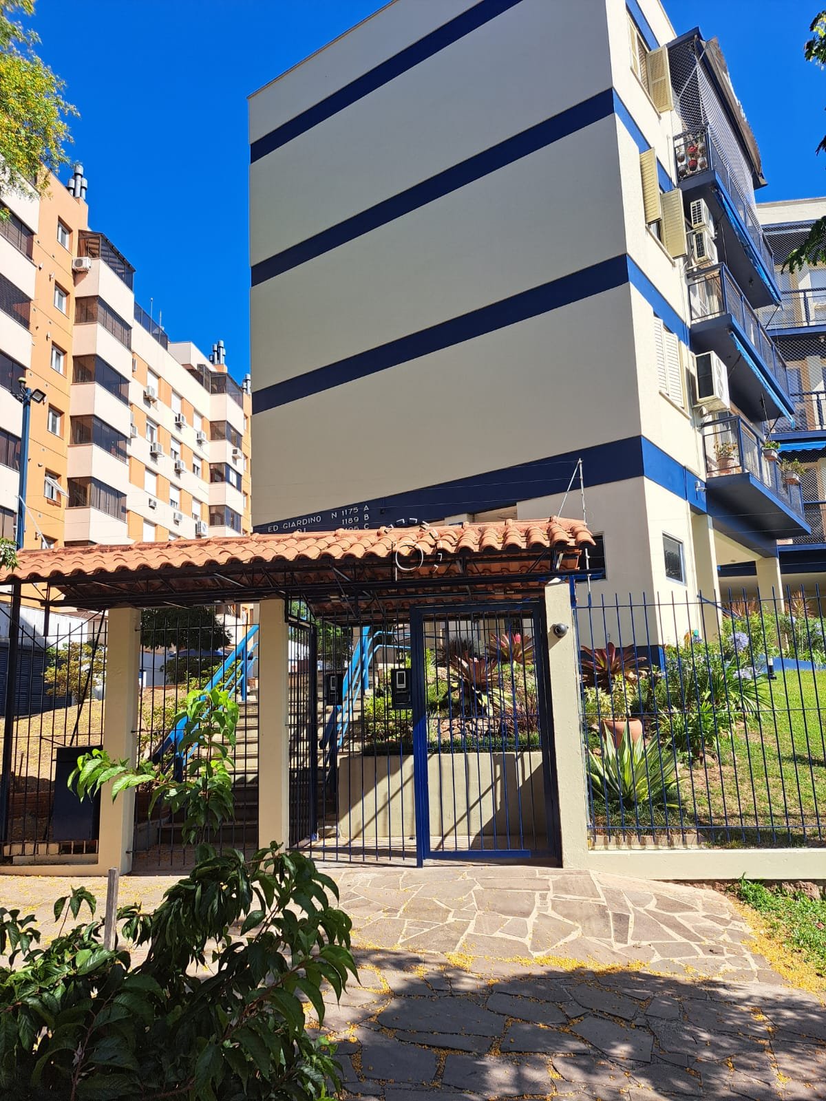 Apartamento no bairro TRISTEZA (Ref: 5231)