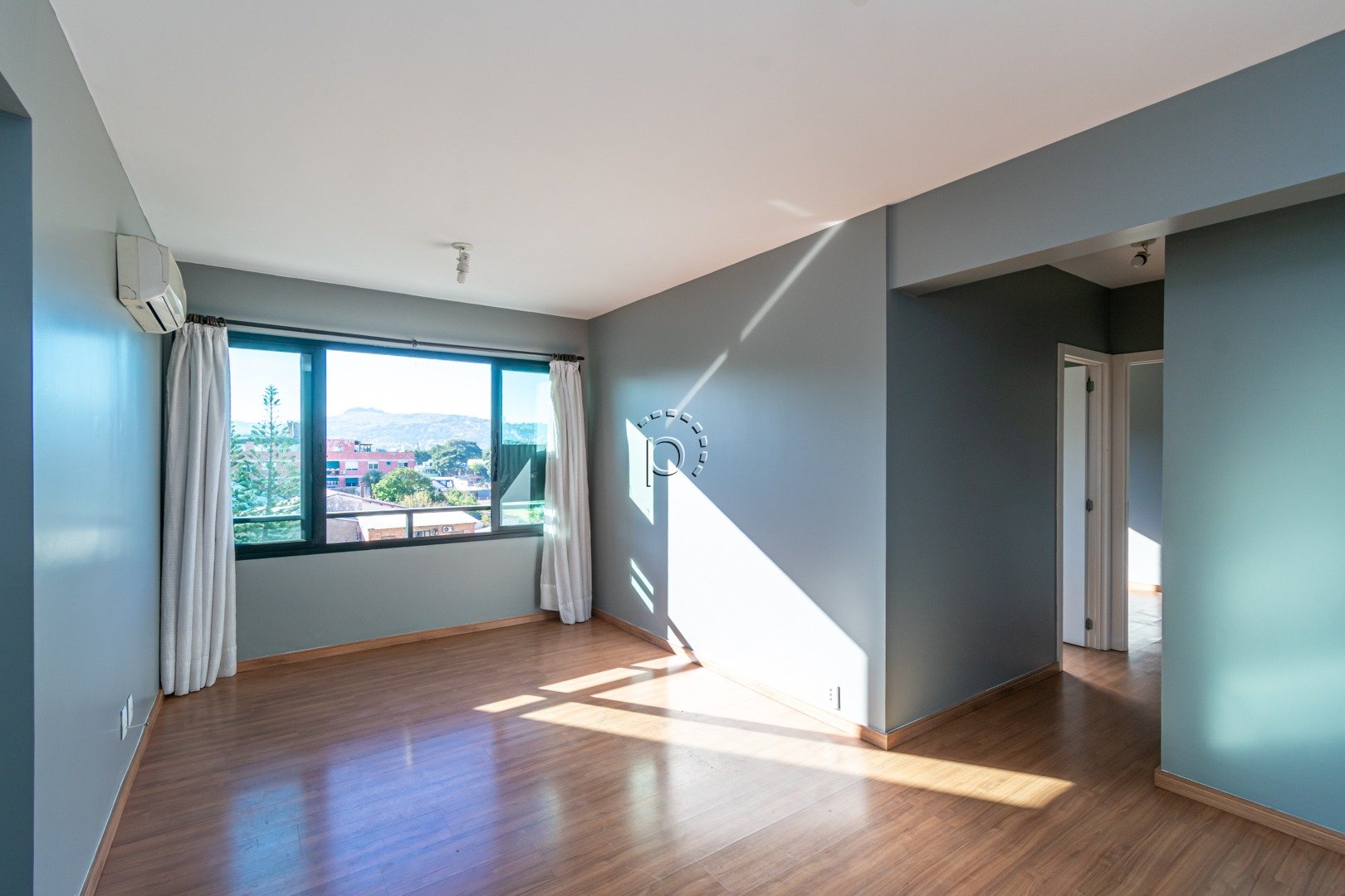 Apartamento de 2 dormitórios à venda no bairro Cristal