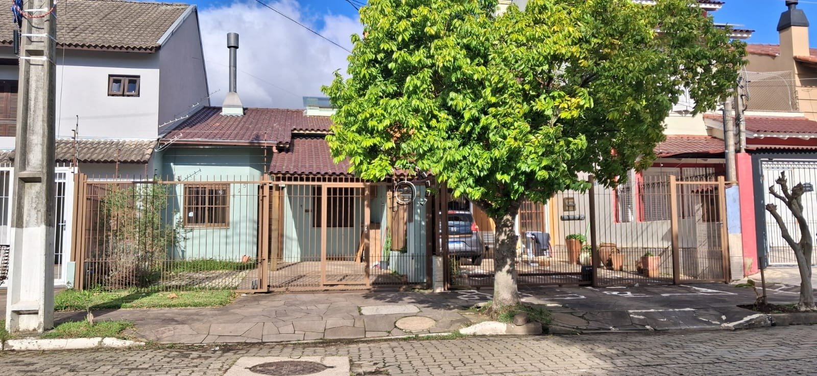 Casa de 2 dormitórios para alugar no bairro Hípica