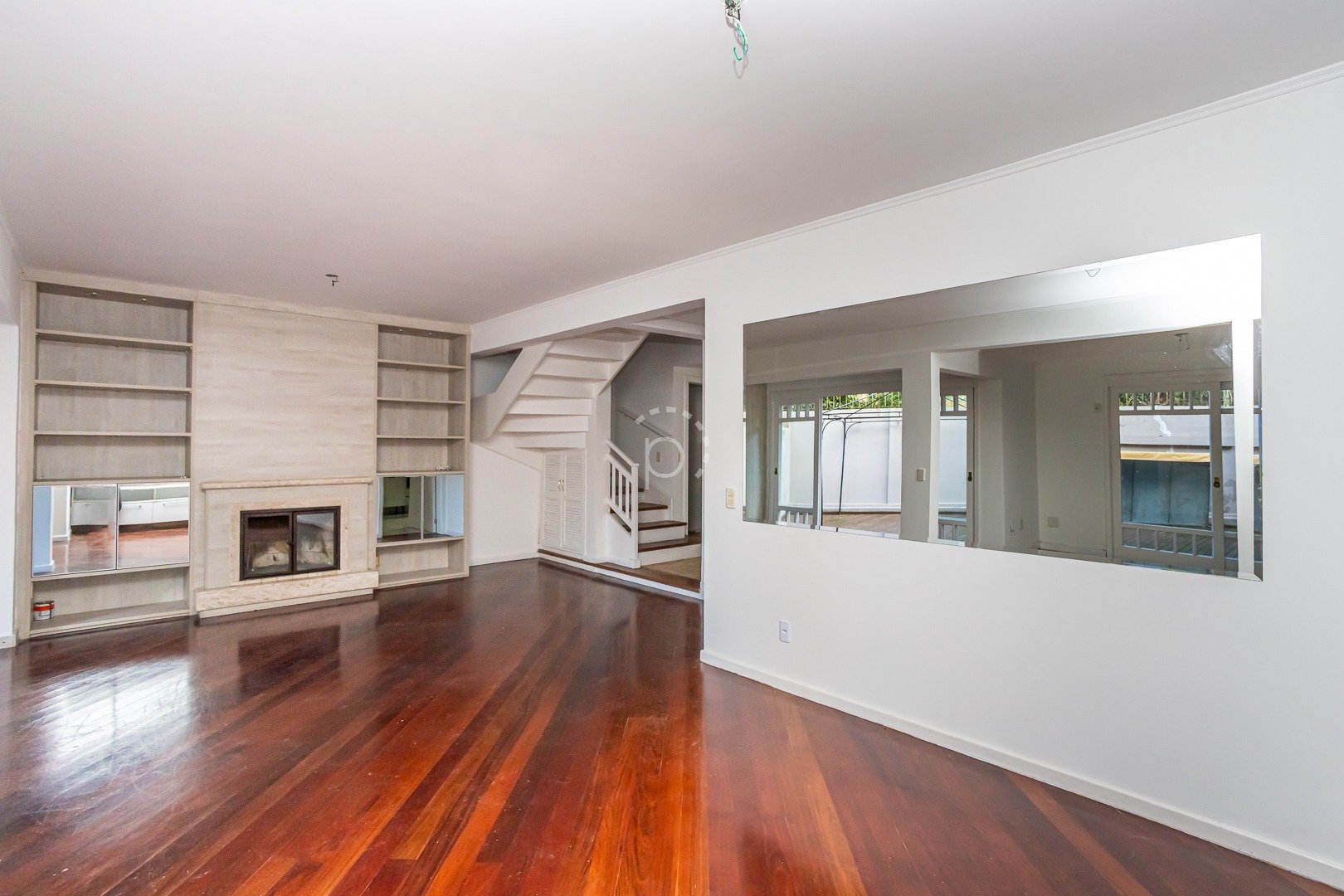 Venda de Casa em Condomínio em bairro Pedra Redonda com 205m² Área Const. e 235m²